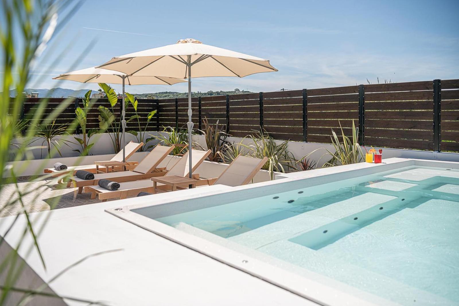 Sol Luxury Apartment - Close To The Beach With A Private Mini Pool Chania  Bagian luar foto