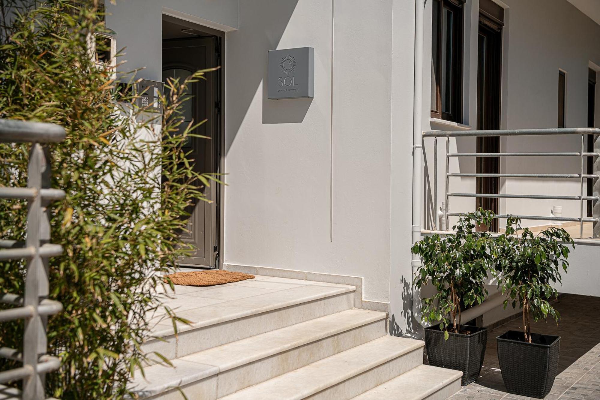 Sol Luxury Apartment - Close To The Beach With A Private Mini Pool Chania  Bagian luar foto